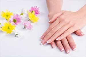 Hot oil manicure will get rid of dryness of hands in winter, know how to do it