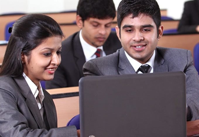 best law colleges in Delhi.
