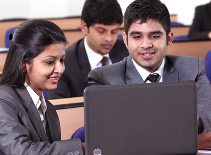 best law colleges in Delhi.